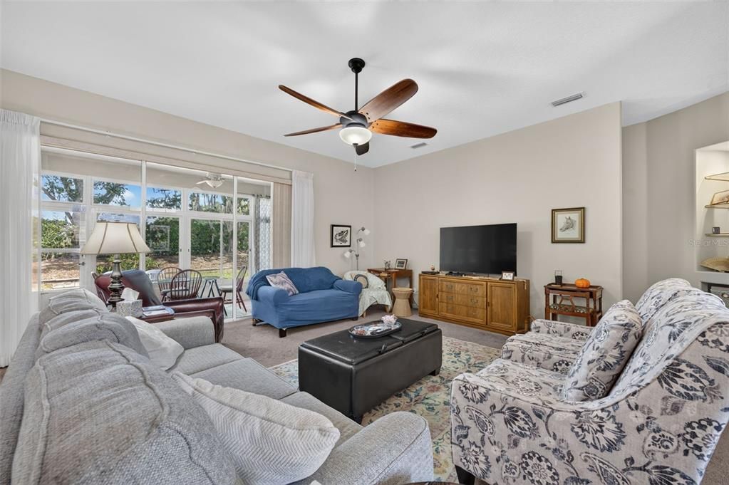 For Sale: $299,900 (2 beds, 2 baths, 1658 Square Feet)