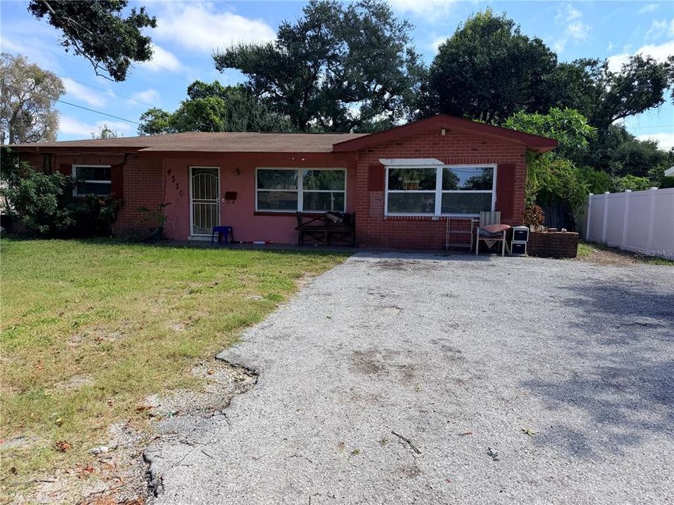 For Sale: $250,000 (1 beds, 2 baths, 1218 Square Feet)