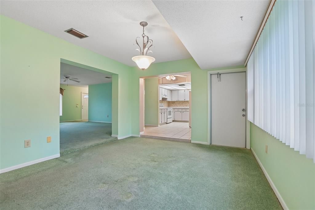 En Venta: $219,900 (2 camas, 2 baños, 1369 Pies cuadrados)