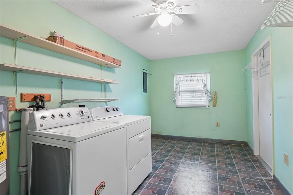 En Venta: $219,900 (2 camas, 2 baños, 1369 Pies cuadrados)