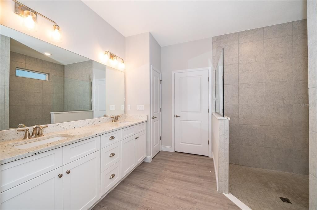 For Sale: $349,950 (2 beds, 2 baths, 1274 Square Feet)