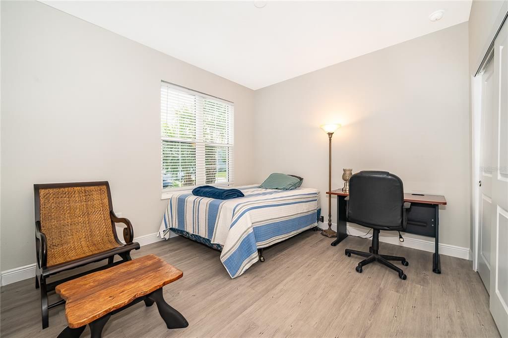 For Sale: $349,950 (2 beds, 2 baths, 1274 Square Feet)