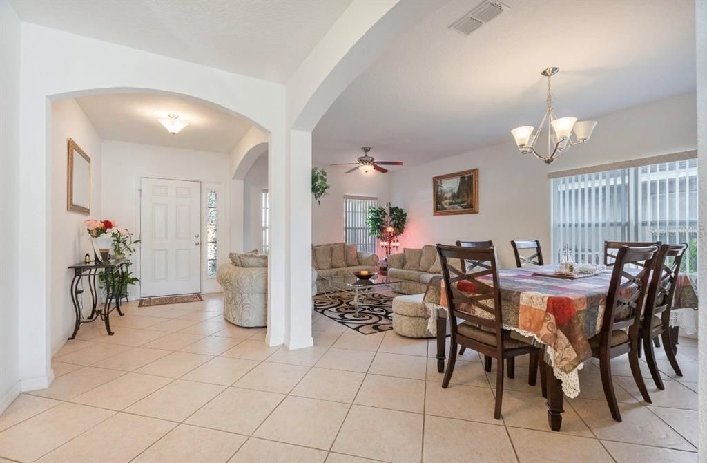 En Venta: $565,000 (5 camas, 3 baños, 3092 Pies cuadrados)