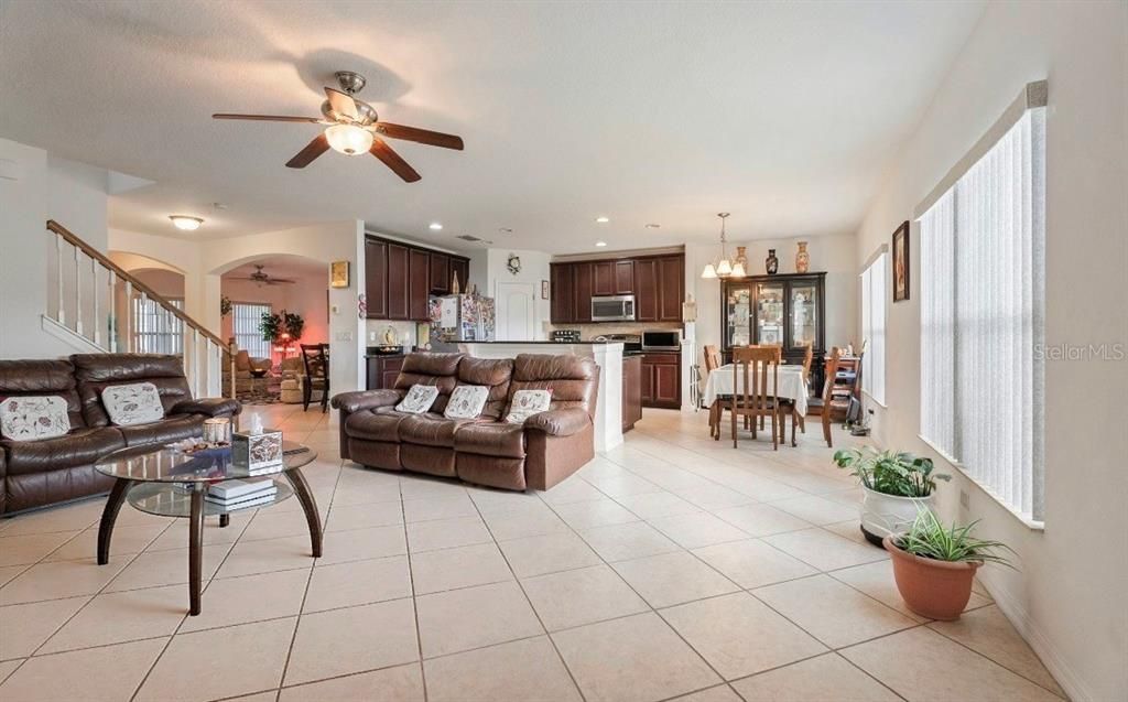 En Venta: $565,000 (5 camas, 3 baños, 3092 Pies cuadrados)