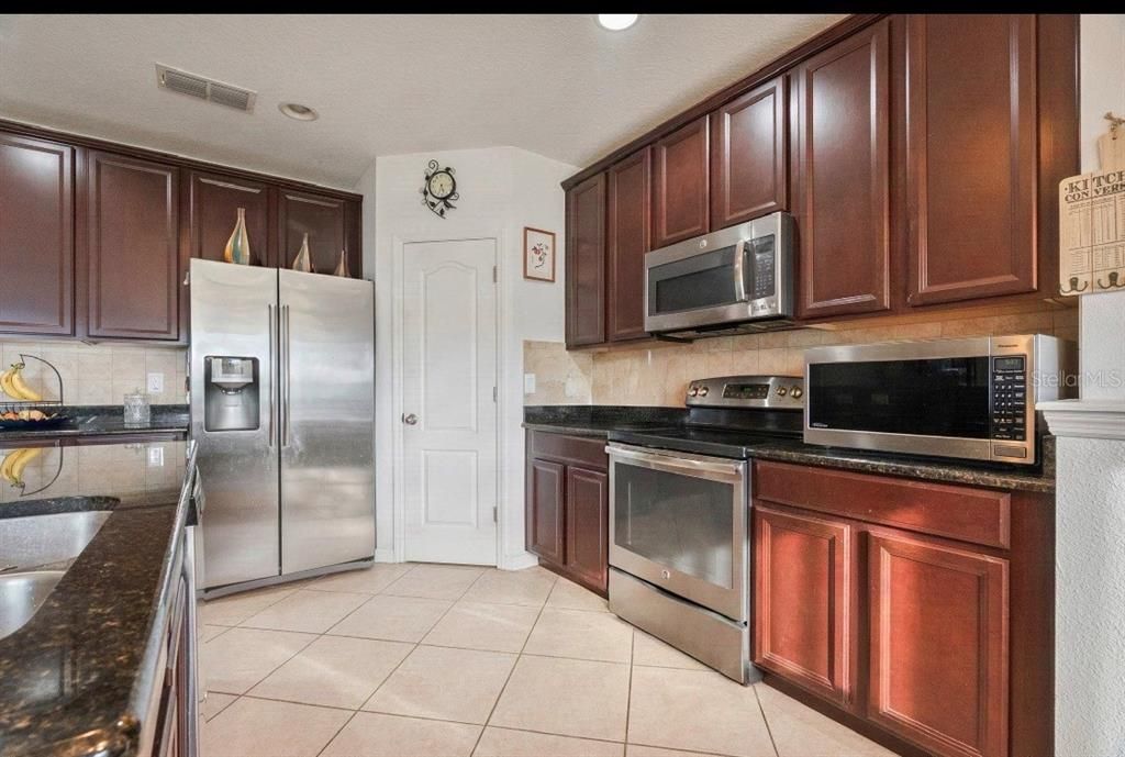 En Venta: $565,000 (5 camas, 3 baños, 3092 Pies cuadrados)