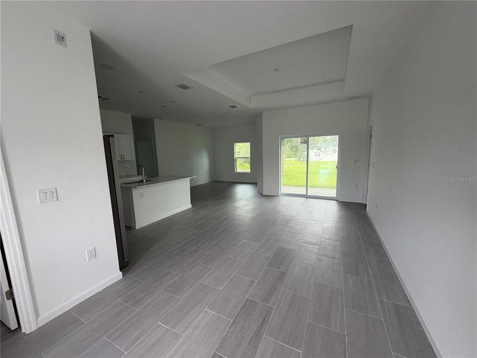 En Renta: $2,050 (3 camas, 2 baños, 1600 Pies cuadrados)