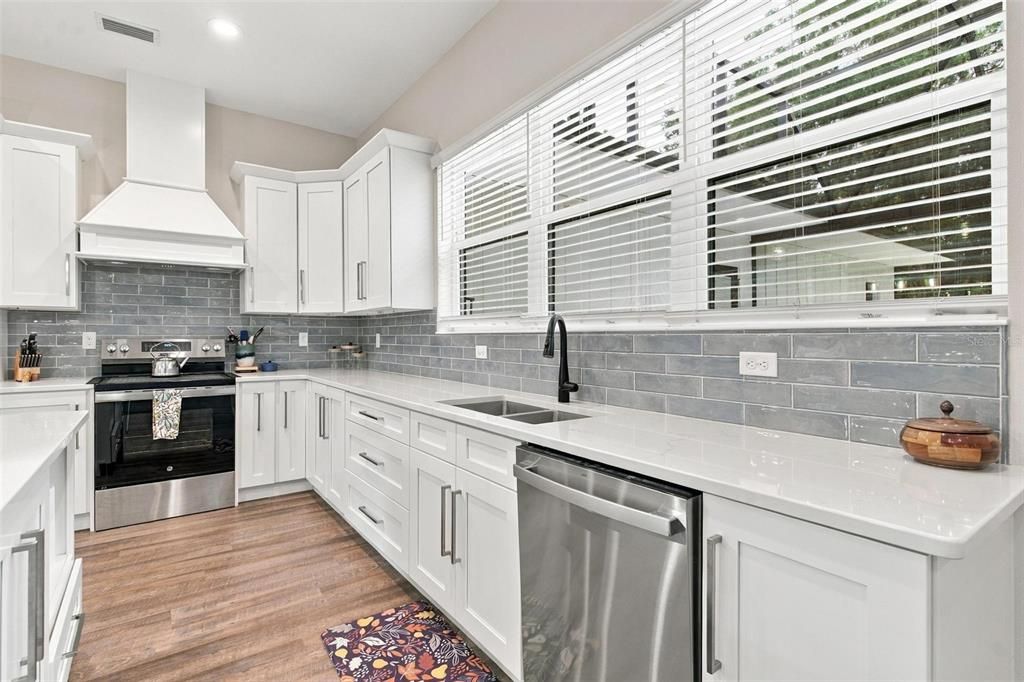 For Sale: $820,000 (5 beds, 5 baths, 3088 Square Feet)