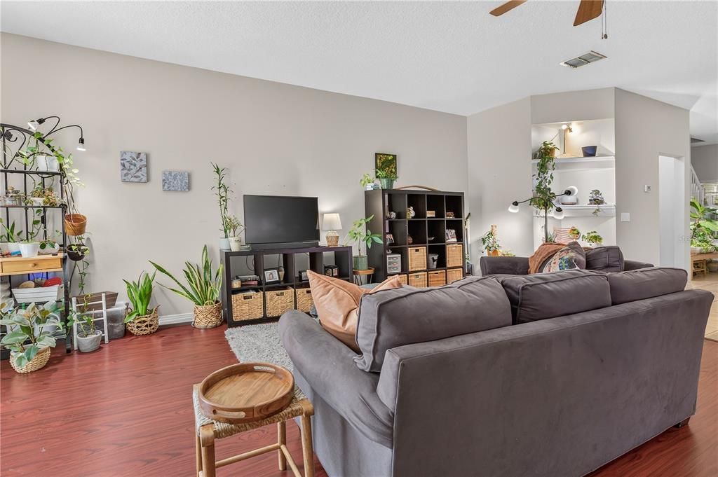 En Venta: $370,000 (3 camas, 3 baños, 1910 Pies cuadrados)