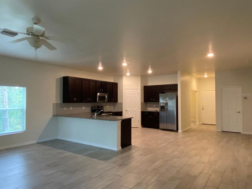 For Rent: $1,895 (3 beds, 2 baths, 1743 Square Feet)
