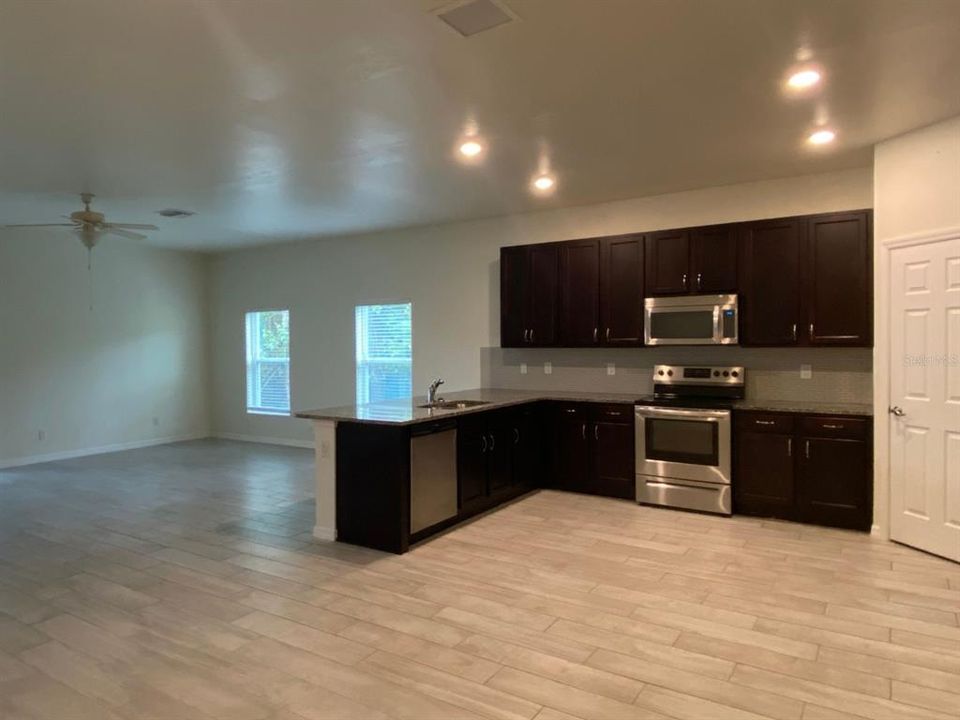 For Rent: $1,895 (3 beds, 2 baths, 1743 Square Feet)