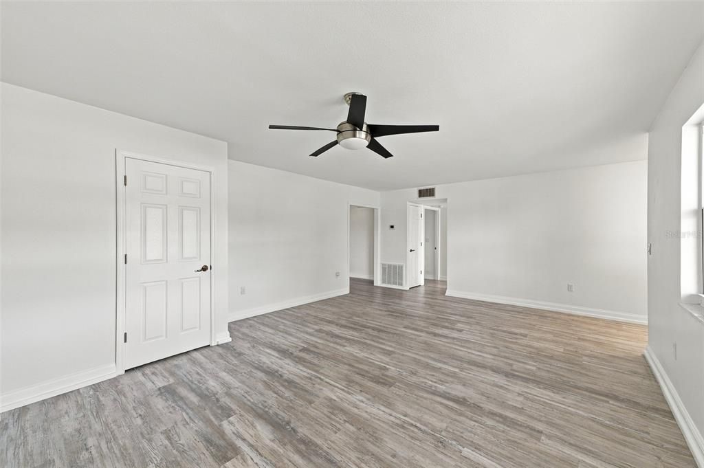 For Sale: $375,000 (2 beds, 2 baths, 1852 Square Feet)