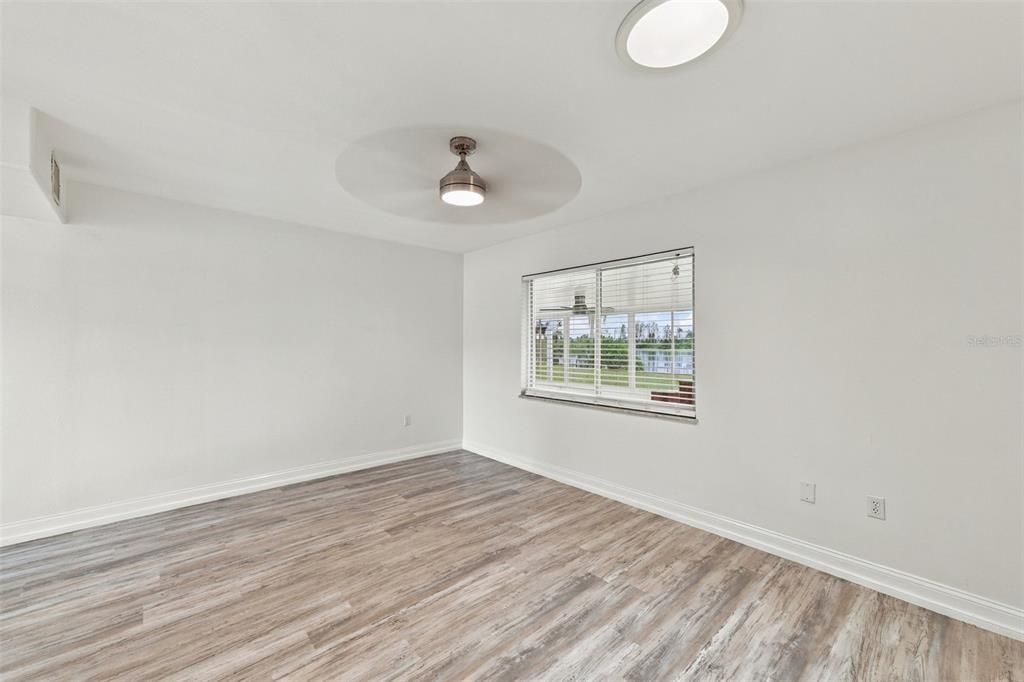 For Sale: $375,000 (2 beds, 2 baths, 1852 Square Feet)