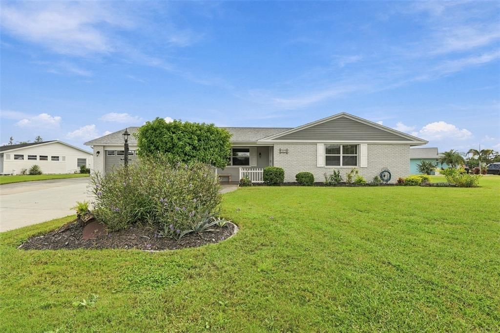 For Sale: $375,000 (2 beds, 2 baths, 1852 Square Feet)