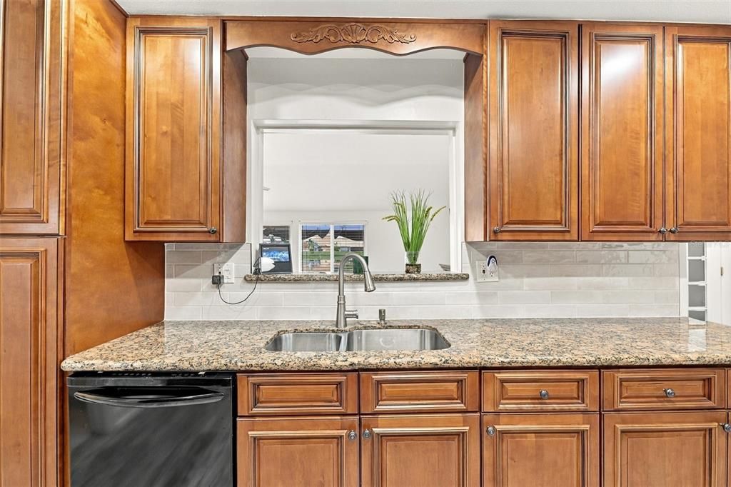 For Sale: $375,000 (2 beds, 2 baths, 1852 Square Feet)