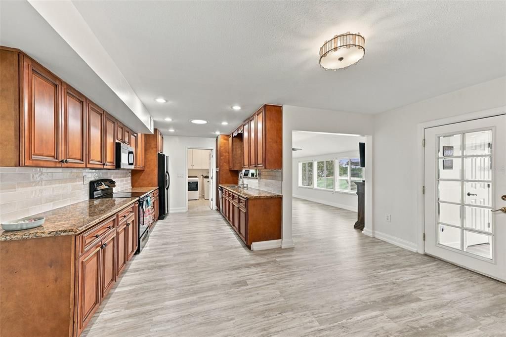 For Sale: $375,000 (2 beds, 2 baths, 1852 Square Feet)