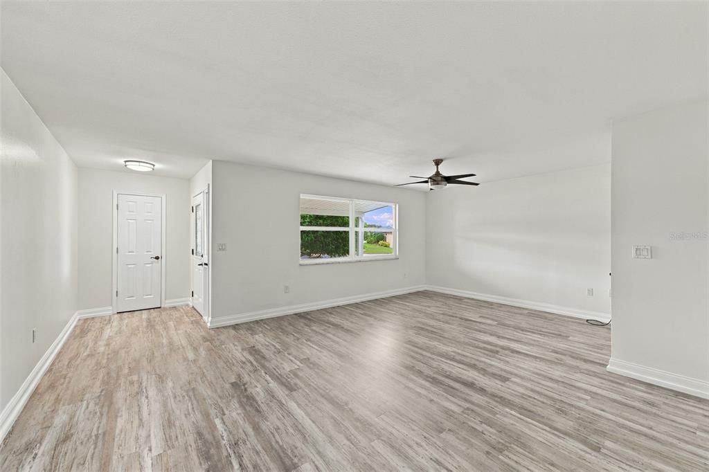 For Sale: $375,000 (2 beds, 2 baths, 1852 Square Feet)