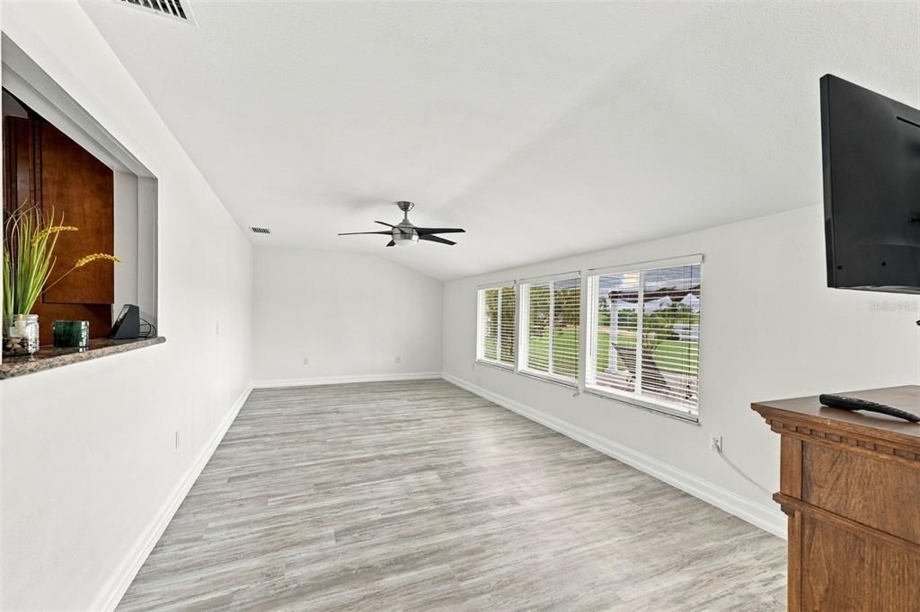 For Sale: $375,000 (2 beds, 2 baths, 1852 Square Feet)