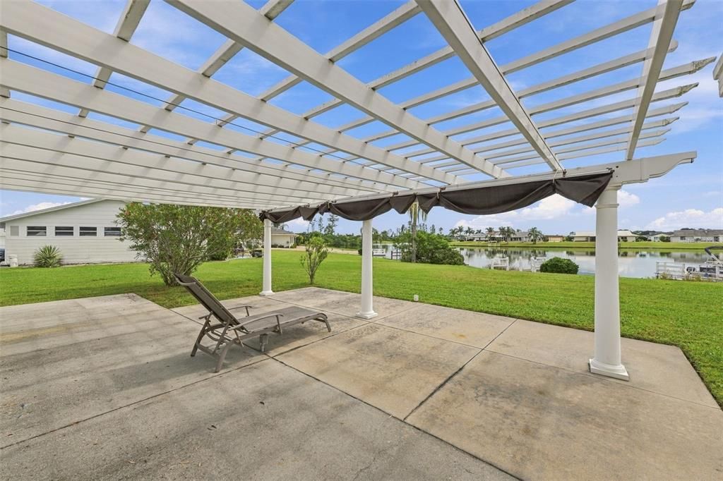 For Sale: $375,000 (2 beds, 2 baths, 1852 Square Feet)