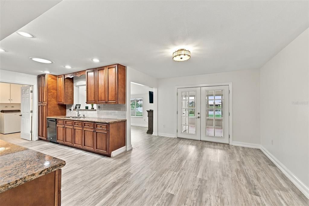 For Sale: $375,000 (2 beds, 2 baths, 1852 Square Feet)