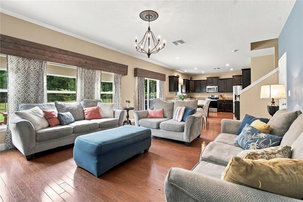 En Venta: $624,990 (4 camas, 2 baños, 2570 Pies cuadrados)