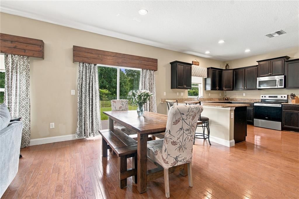 En Venta: $624,990 (4 camas, 2 baños, 2570 Pies cuadrados)