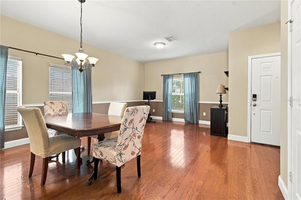 En Venta: $624,990 (4 camas, 2 baños, 2570 Pies cuadrados)