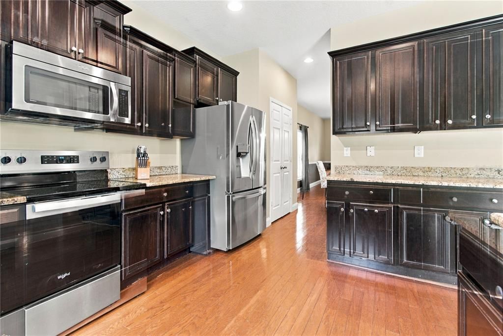 En Venta: $624,990 (4 camas, 2 baños, 2570 Pies cuadrados)
