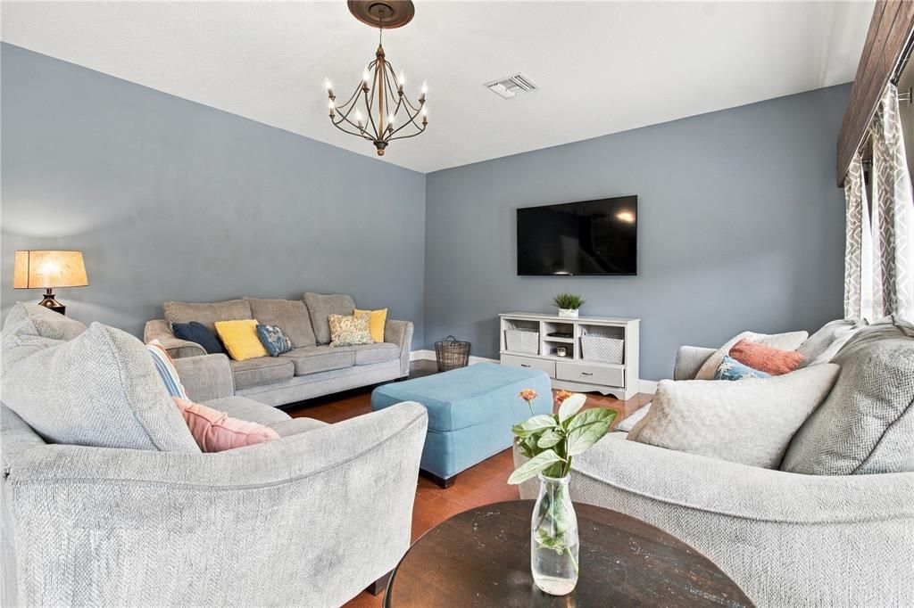 En Venta: $624,990 (4 camas, 2 baños, 2570 Pies cuadrados)
