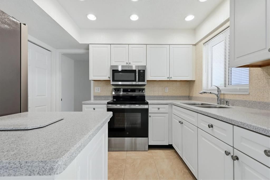 For Sale: $275,000 (2 beds, 2 baths, 1150 Square Feet)