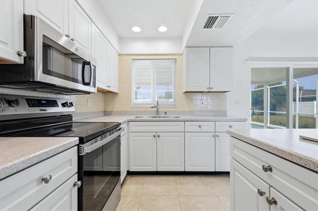 For Sale: $275,000 (2 beds, 2 baths, 1150 Square Feet)