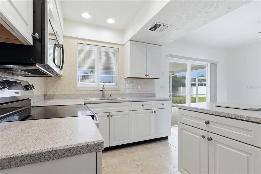 For Sale: $275,000 (2 beds, 2 baths, 1150 Square Feet)