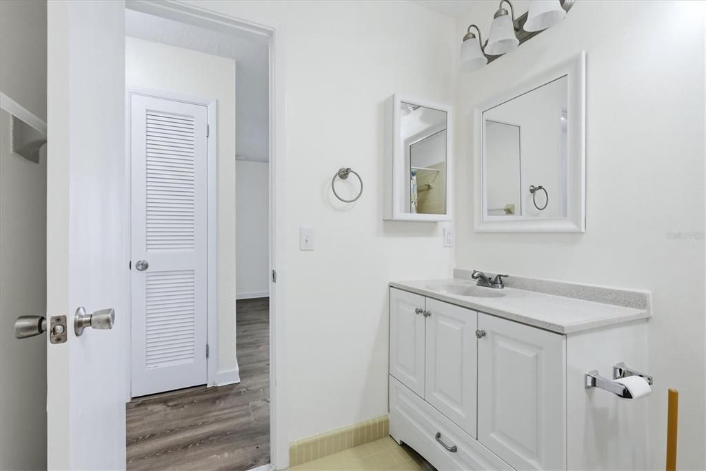 For Sale: $275,000 (2 beds, 2 baths, 1150 Square Feet)
