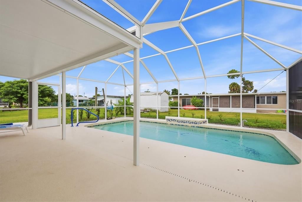 For Sale: $275,000 (2 beds, 2 baths, 1150 Square Feet)