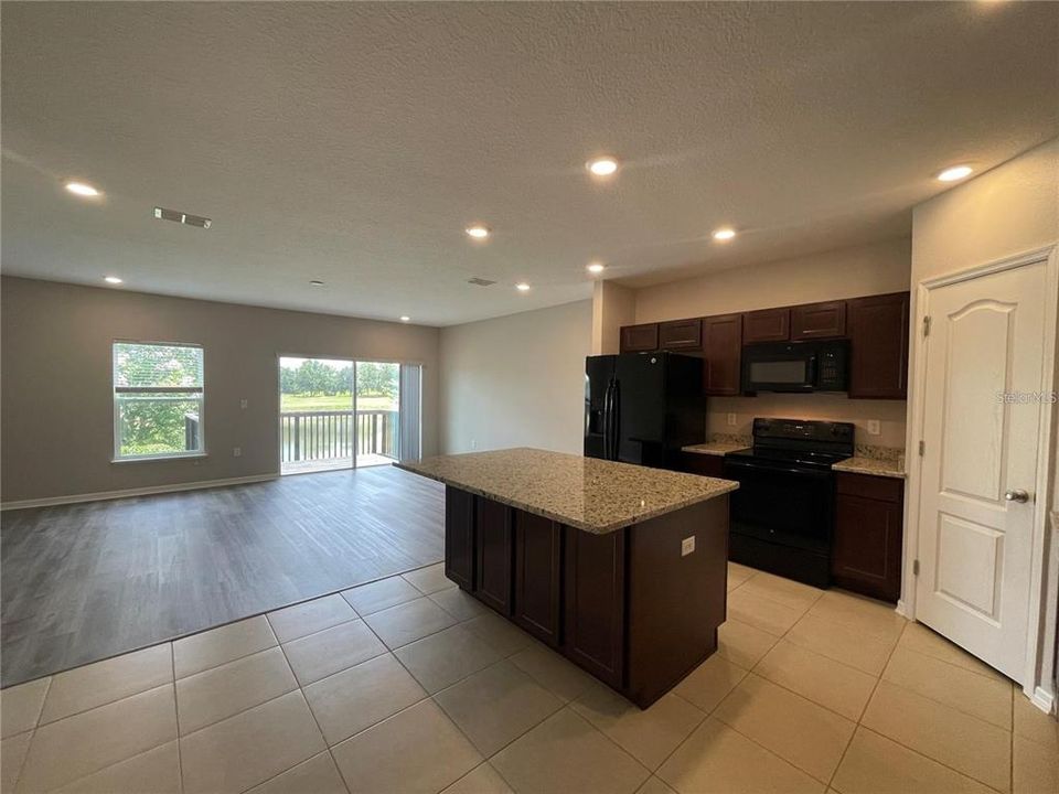 В аренду: $1,895 (3 спален, 2 ванн, 1633 Квадратных фут)