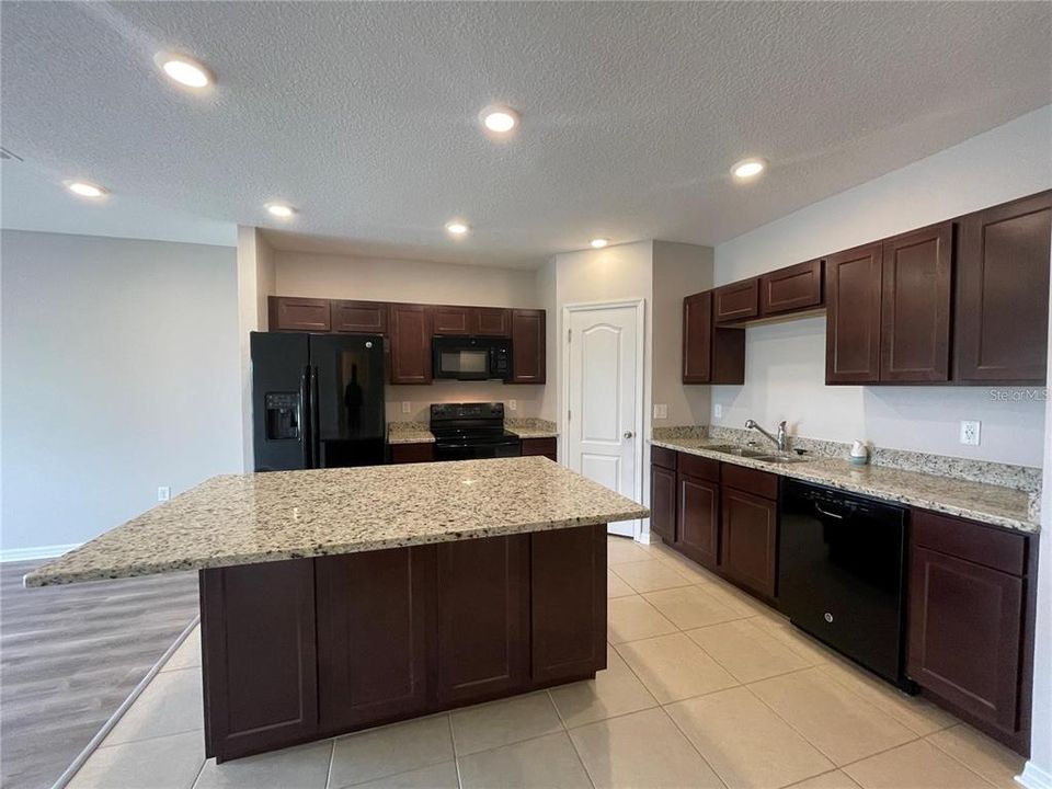 В аренду: $1,895 (3 спален, 2 ванн, 1633 Квадратных фут)