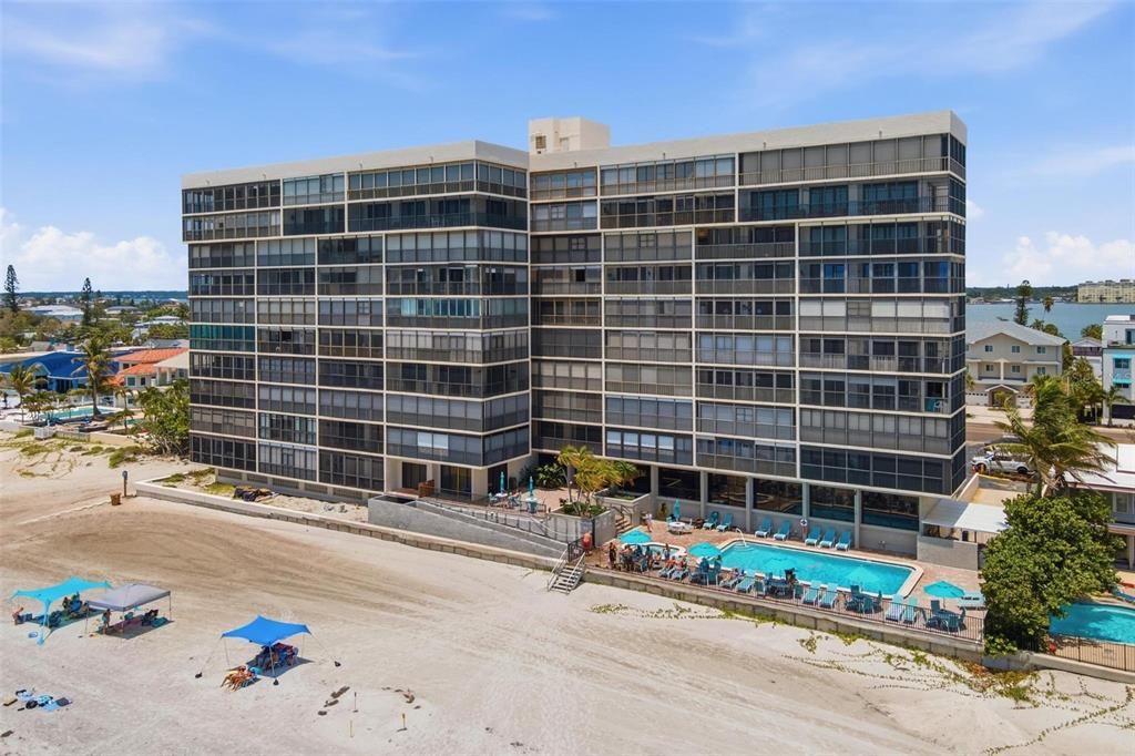 For Sale: $650,000 (2 beds, 2 baths, 1100 Square Feet)