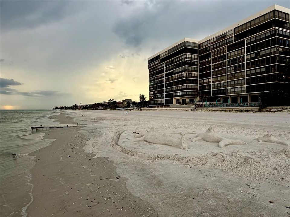For Sale: $650,000 (2 beds, 2 baths, 1100 Square Feet)