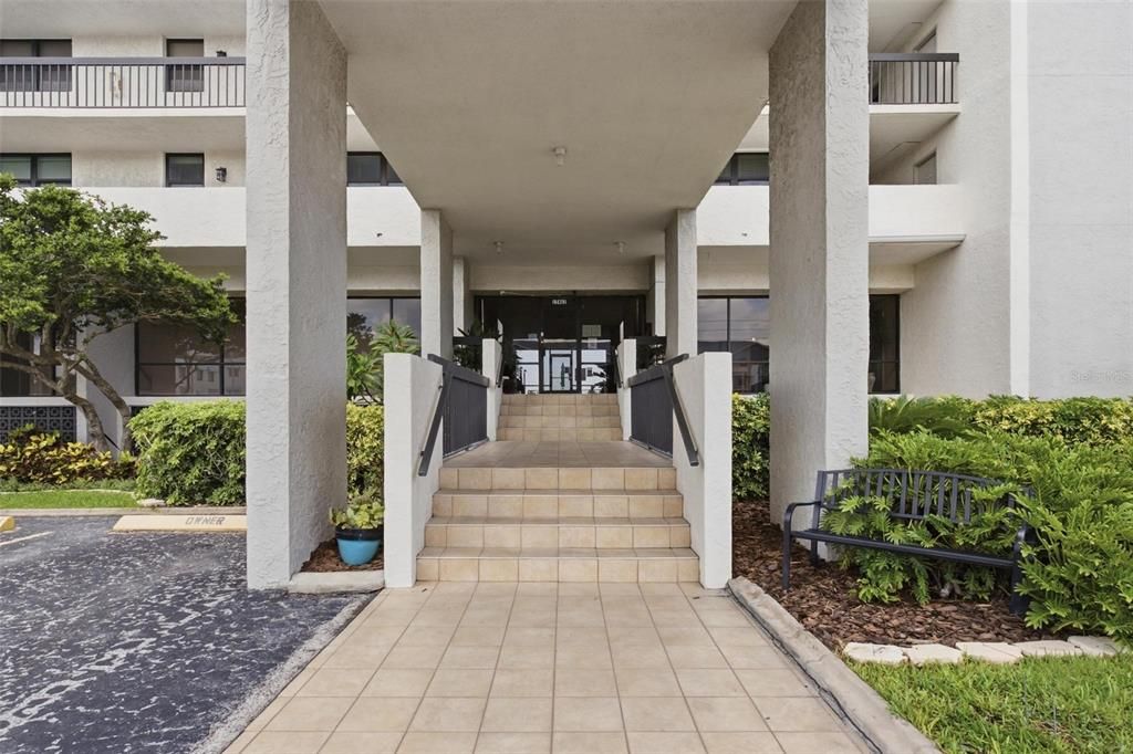For Sale: $650,000 (2 beds, 2 baths, 1100 Square Feet)