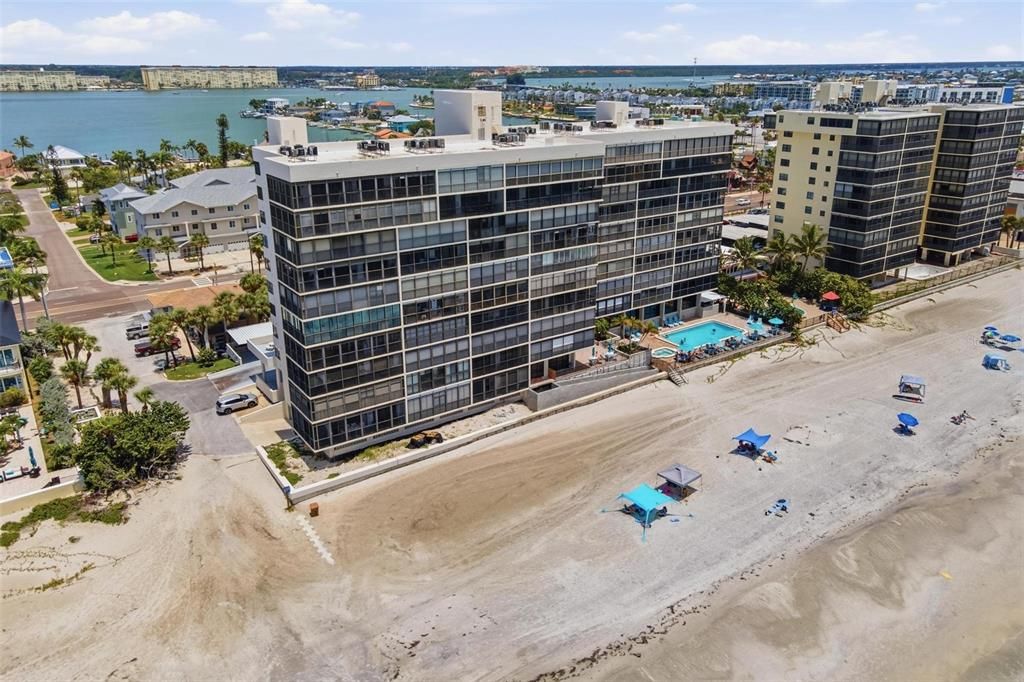 For Sale: $650,000 (2 beds, 2 baths, 1100 Square Feet)