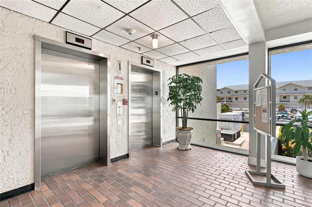 For Sale: $650,000 (2 beds, 2 baths, 1100 Square Feet)