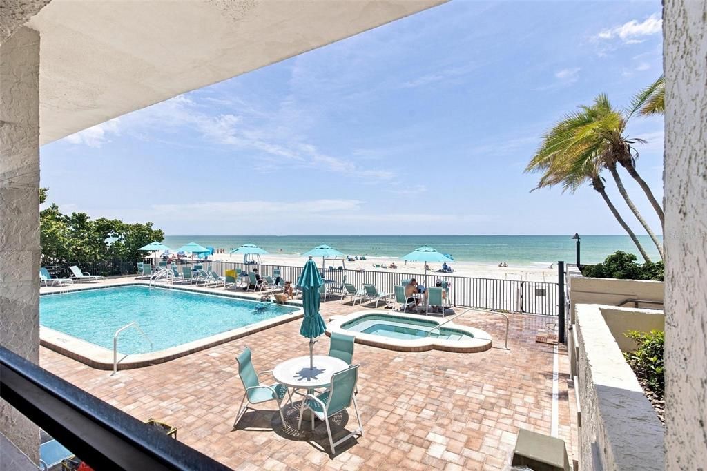 For Sale: $650,000 (2 beds, 2 baths, 1100 Square Feet)