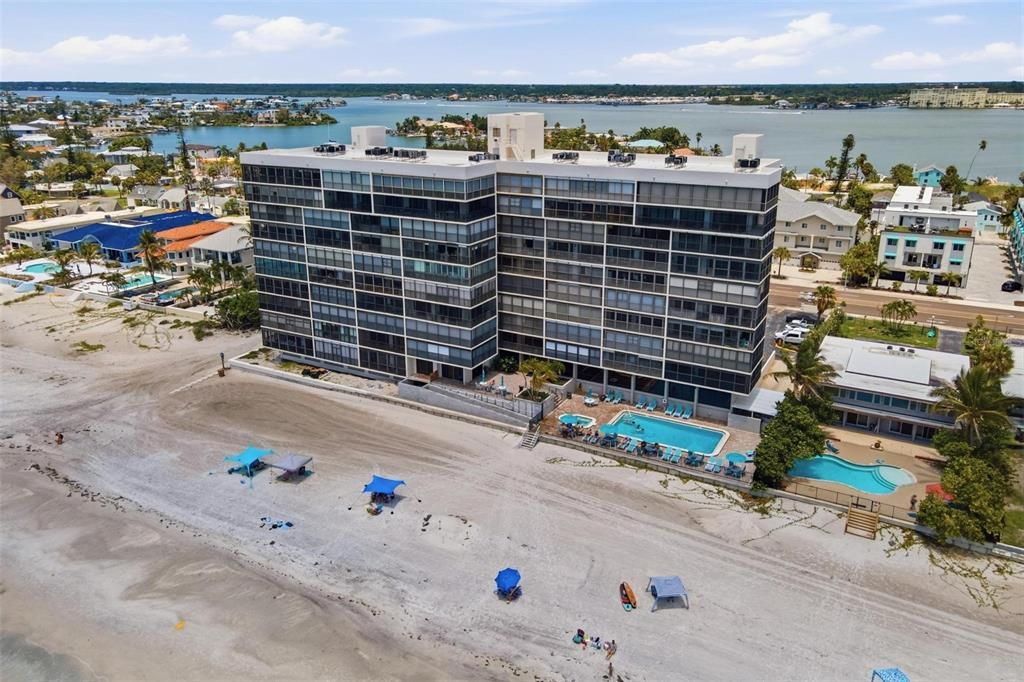For Sale: $650,000 (2 beds, 2 baths, 1100 Square Feet)