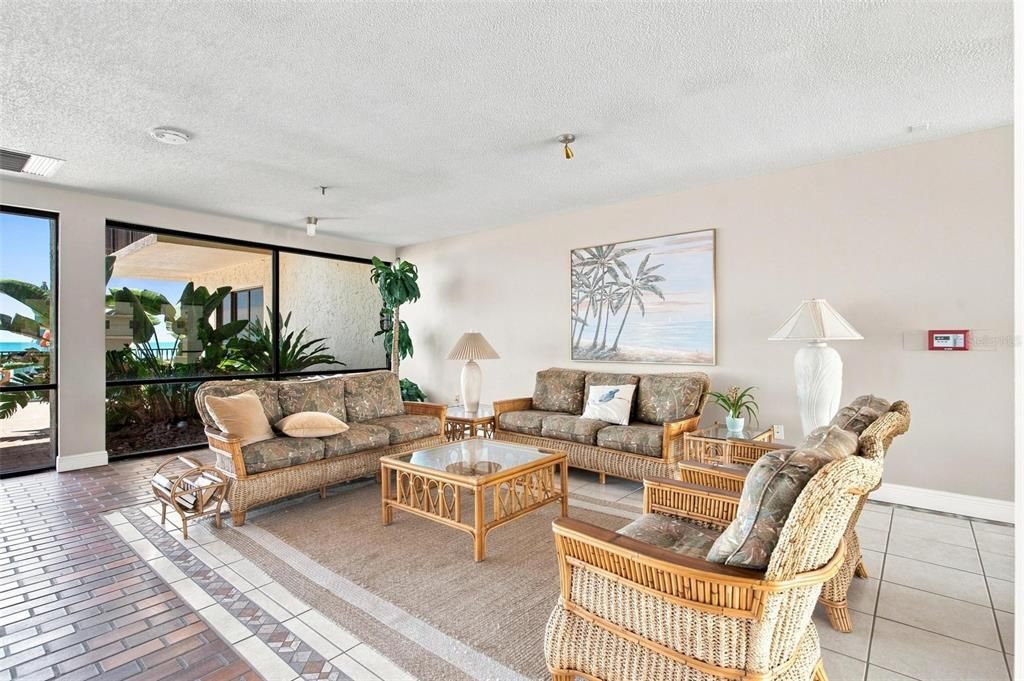 For Sale: $650,000 (2 beds, 2 baths, 1100 Square Feet)