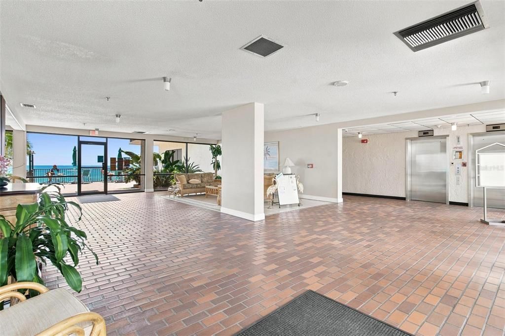 For Sale: $650,000 (2 beds, 2 baths, 1100 Square Feet)