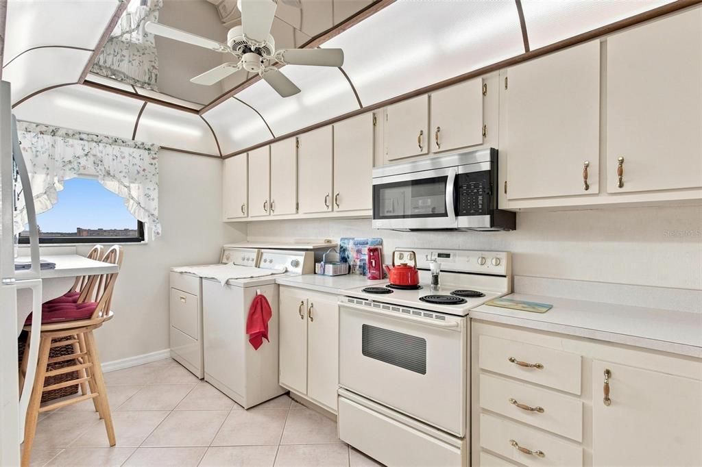 For Sale: $650,000 (2 beds, 2 baths, 1100 Square Feet)