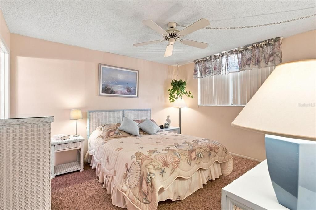For Sale: $650,000 (2 beds, 2 baths, 1100 Square Feet)