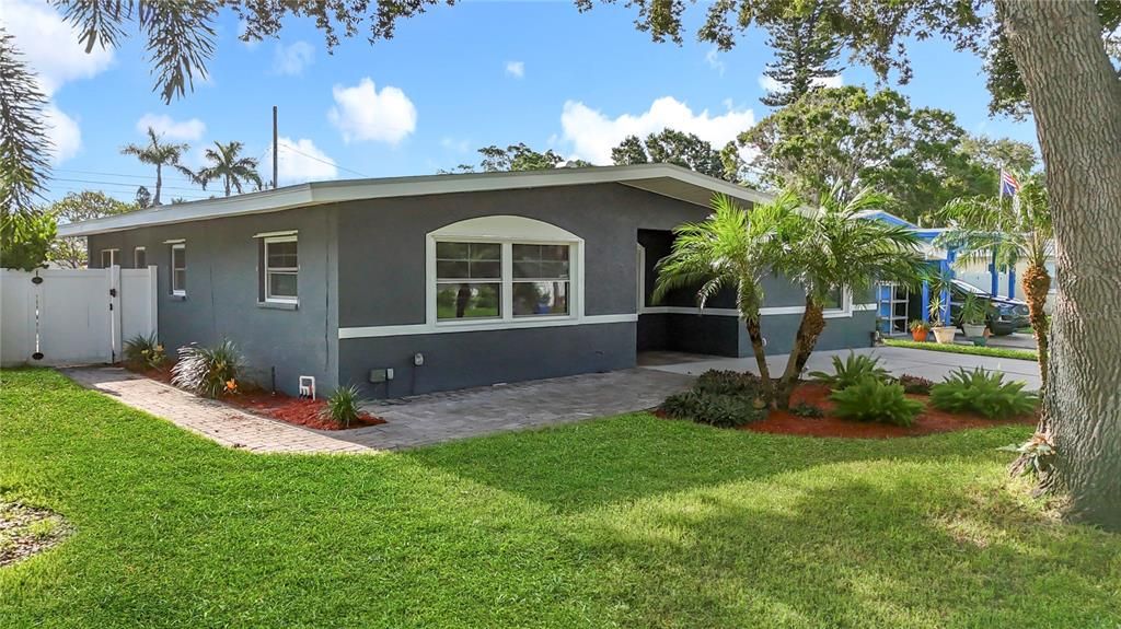 For Rent: $3,900 (4 beds, 2 baths, 1732 Square Feet)