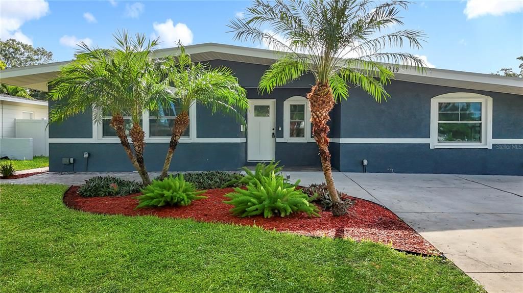 For Rent: $3,900 (4 beds, 2 baths, 1732 Square Feet)