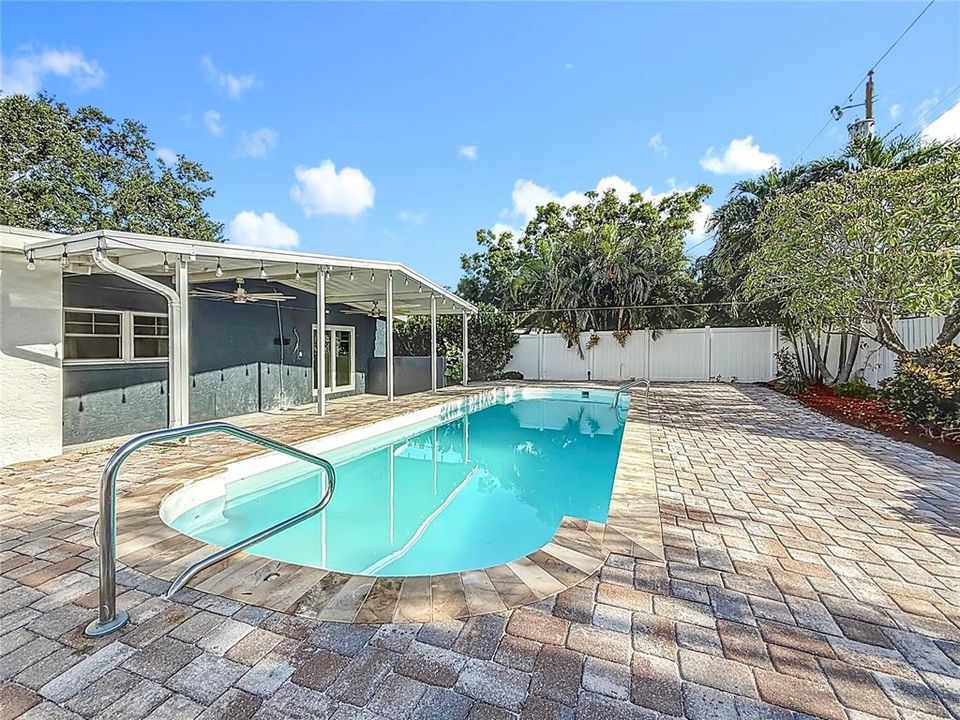 For Rent: $3,900 (4 beds, 2 baths, 1732 Square Feet)