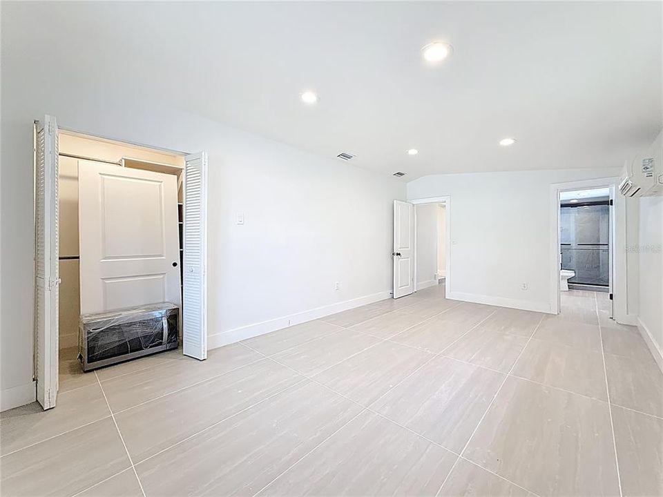 For Rent: $3,900 (4 beds, 2 baths, 1732 Square Feet)